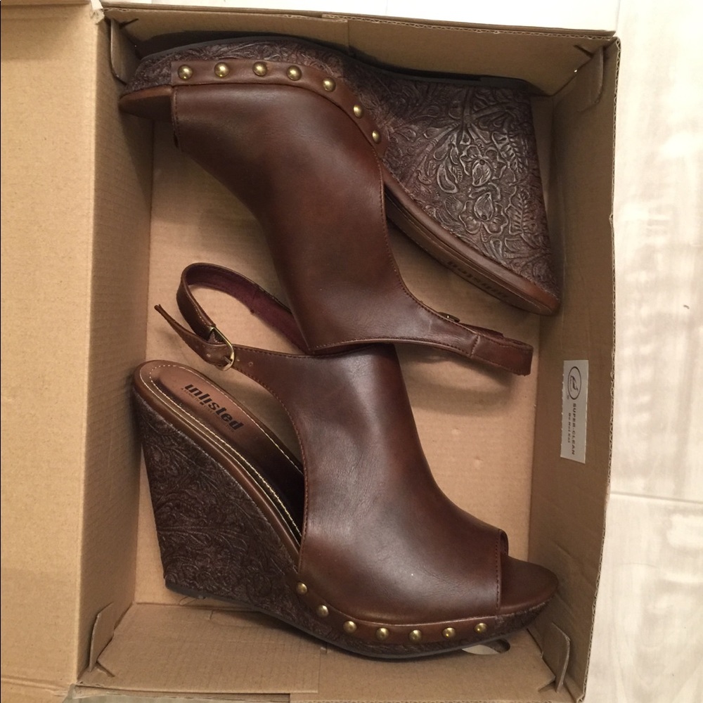 Unlisted by Kenneth Cole “See It First” Wedge, 8.5